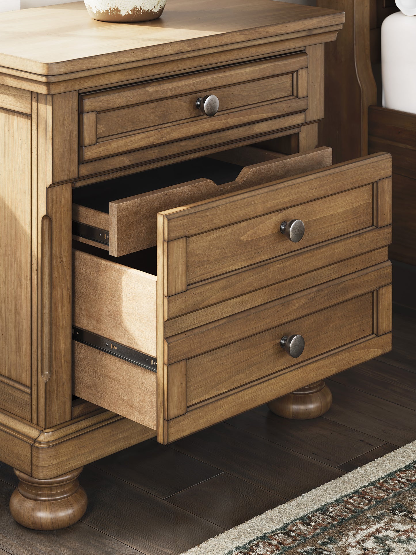 FEDDINGER STORAGE PANEL BEDROOM SET