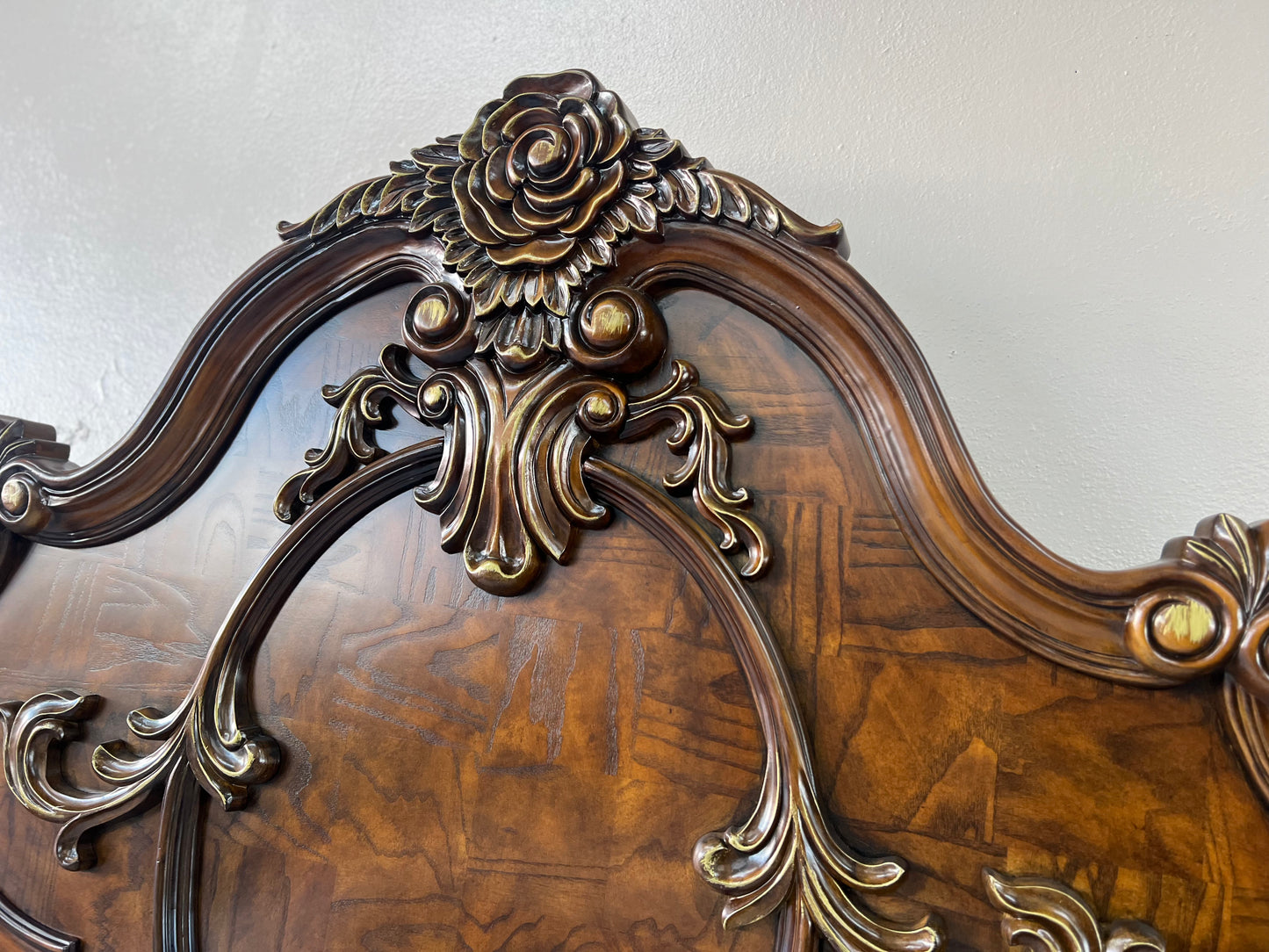 CLEARANCE - 5PC KING VICTORIAN STYLE BED