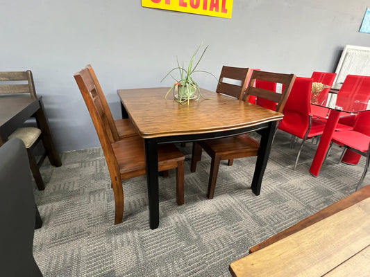 FLOOR SAMPLE - 5PC SOLID WOOD W/ LEAF DINING SET