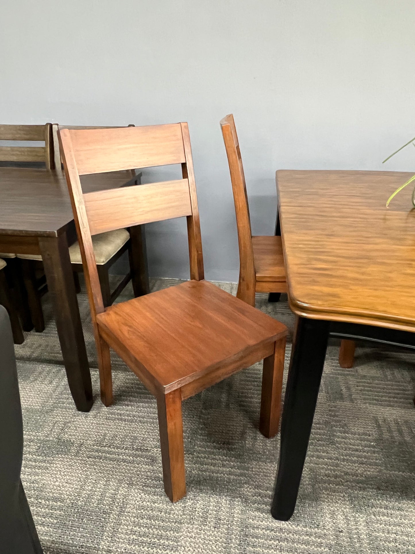 FLOOR SAMPLE - 5PC SOLID WOOD W/ LEAF DINING SET