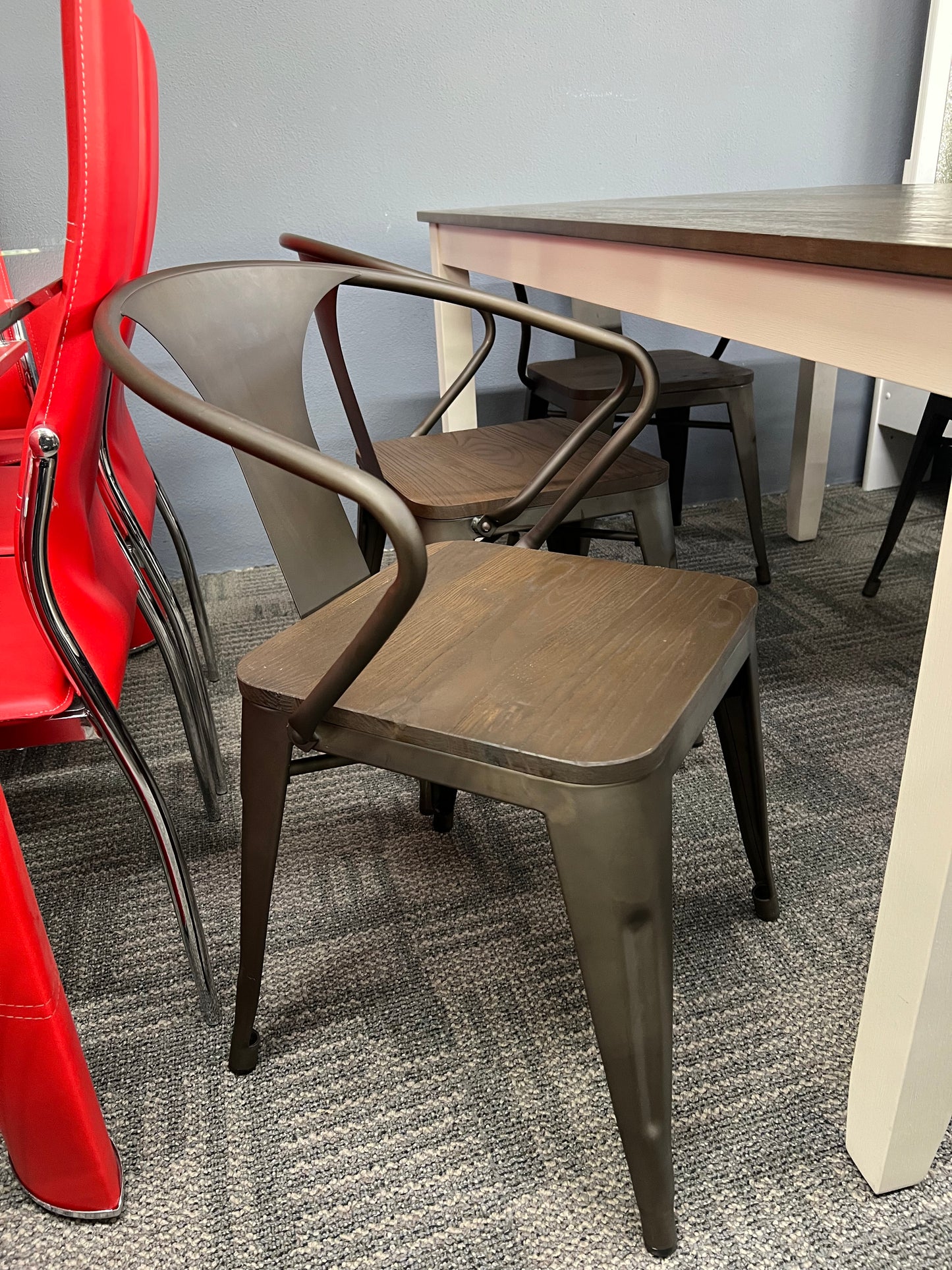 FLOOR SAMPLE - 5PC DINING SET W/ METAL CHAIRS