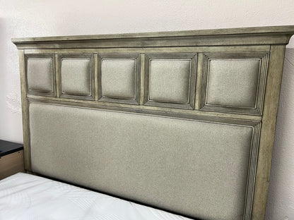FLOOR SAMPLE - QUEEN PLATFORM STORAGE BED W/ PILLOWTOP & NIGHTSTAND
